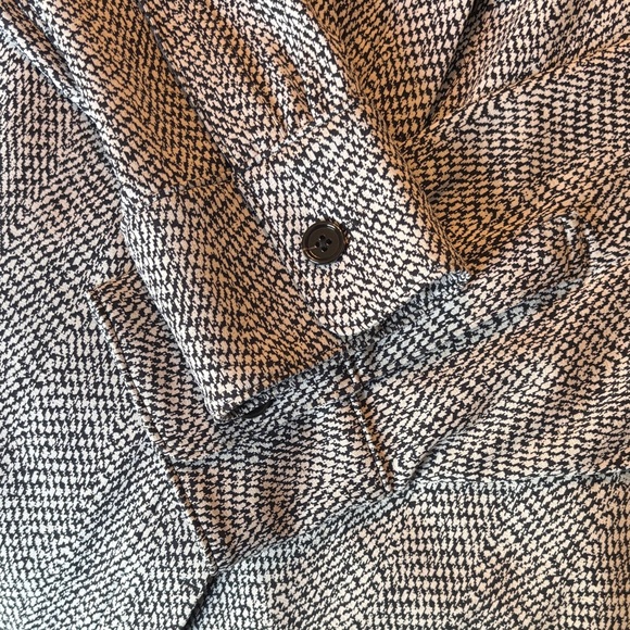 Athleta Gray Herringbone Button-Down Shirt - Picture 4 of 6